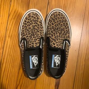 Leopard print Vans slip on
